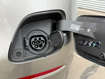 Car image 33