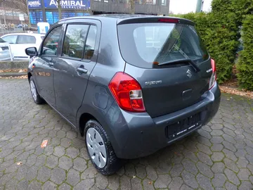 Car image 4