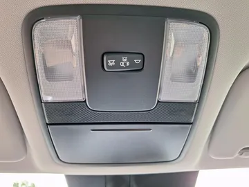 Car image 33