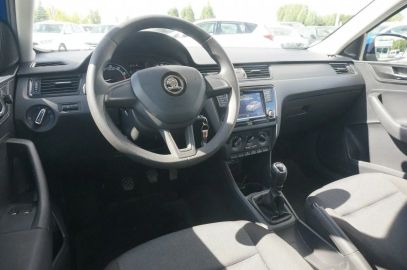 Car image 16