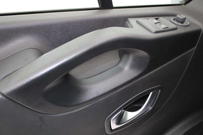 Car image 33