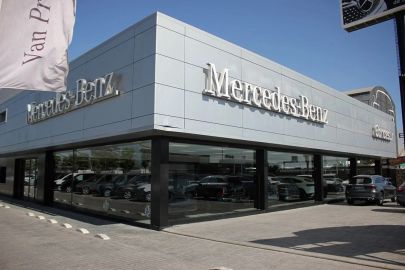 Car image 25