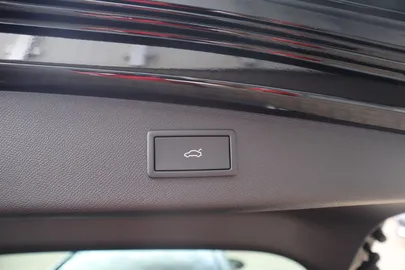 Car image 40