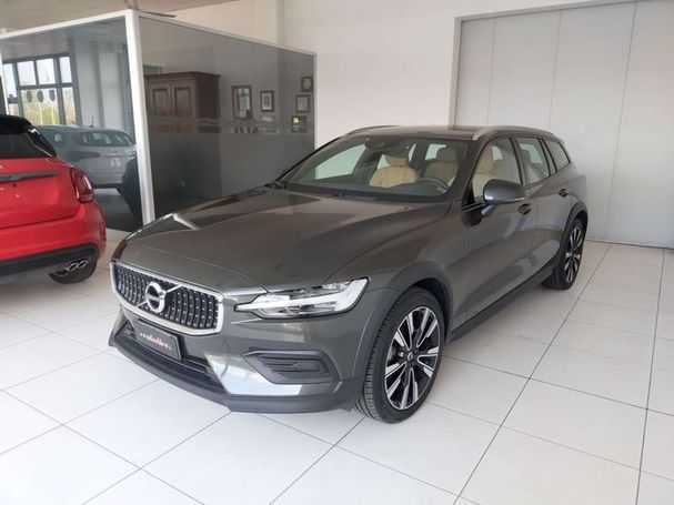 Volvo V60 Cross Country D4 AWD Geartronic Pro 140 kW image number 1