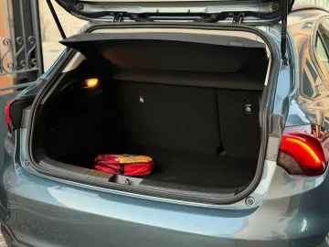 Car image 24