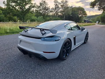 Car image 5