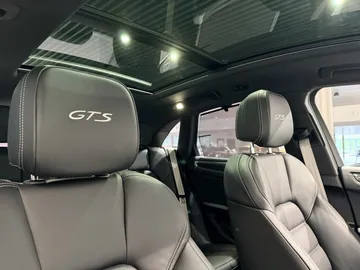 Car image 29