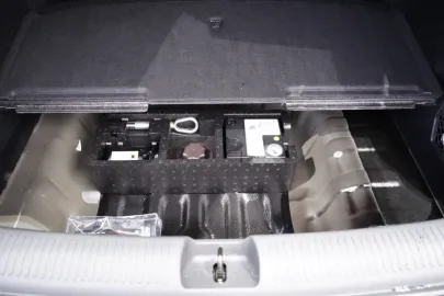 Car image 30