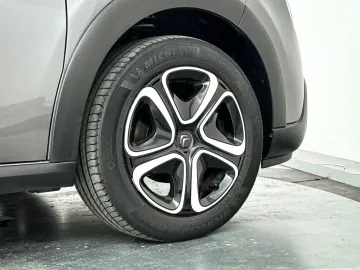 Car image 30