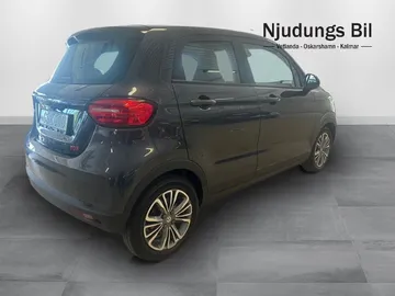 Car image 3