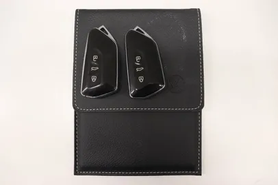 Car image 30