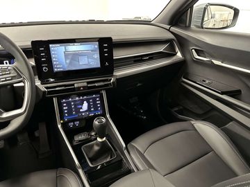 Car image 11