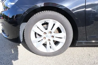 Car image 30