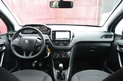 Car image 13