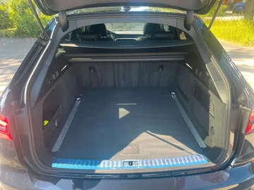 Car image 28