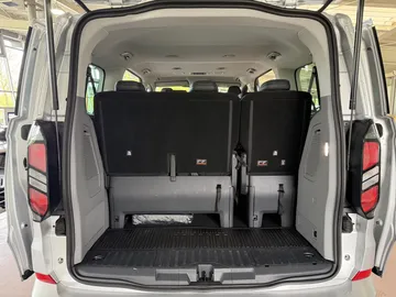 Car image 27