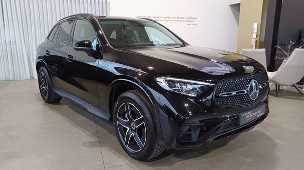 Mercedes-Benz GLC 300 e AMG Line 230 kW image number 2