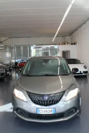 Car image 3