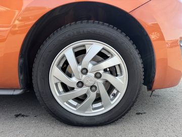 Car image 30