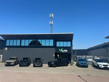Car image 32