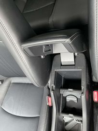 Car image 31