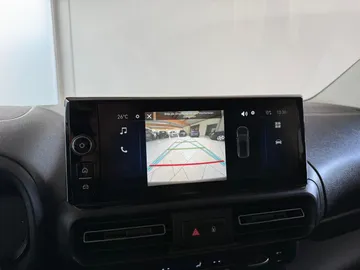 Car image 23