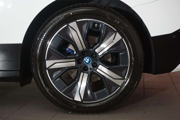 BMW iX xDrive40 240 kW image number 5