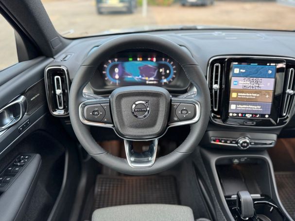 Volvo XC40 B3 Plus Dark DKG 120 kW image number 3