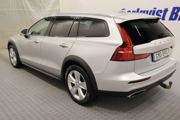 Volvo V60 Cross Country B4 AWD 146 kW image number 4