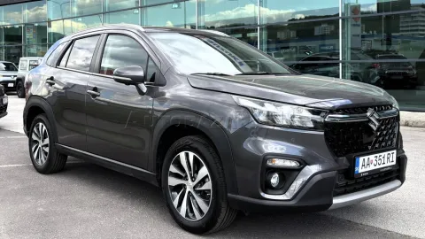 Car image 3