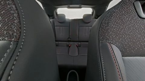 Car image 26