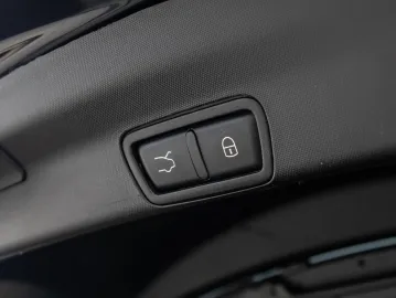 Car image 38