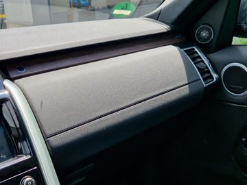 Car image 33