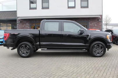 Car image 4
