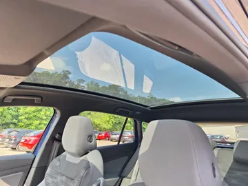 Car image 35