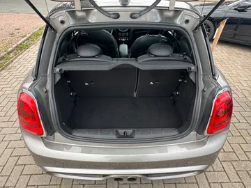 Car image 28