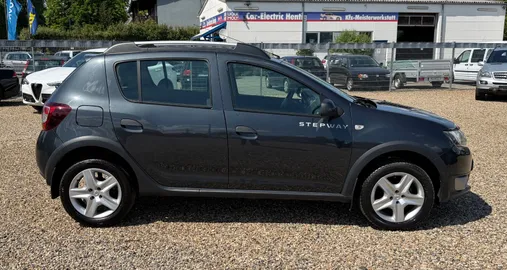 Car image 3