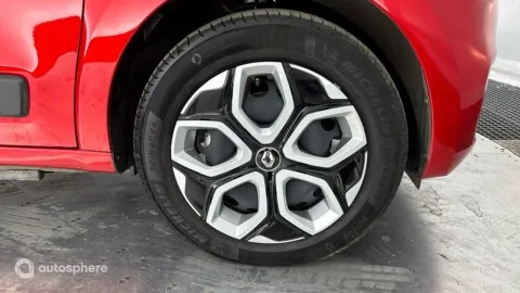 Car image 20