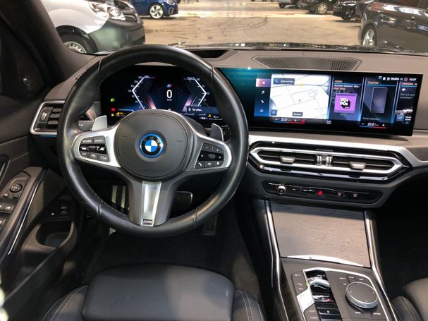 BMW 330e Touring M xDrive 215 kW image number 11