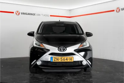 Car image 3