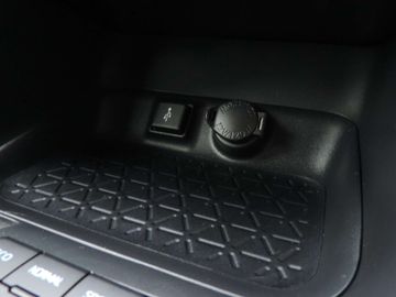 Car image 48