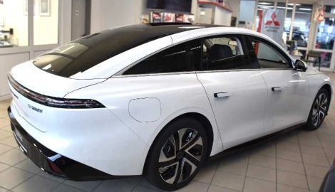 Car image 3