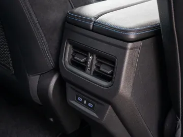 Car image 34