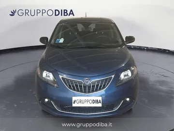 Car image 4