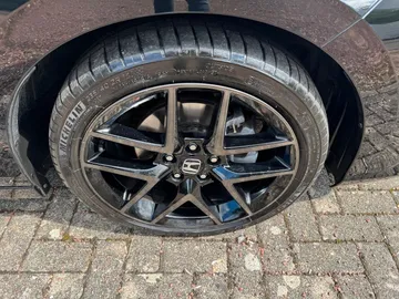 Car image 24