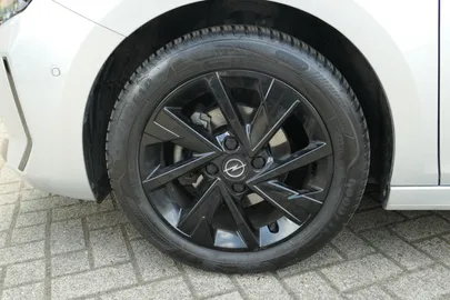 Car image 19