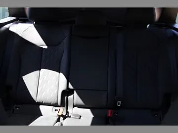 Car image 32