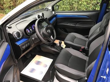 Car image 14