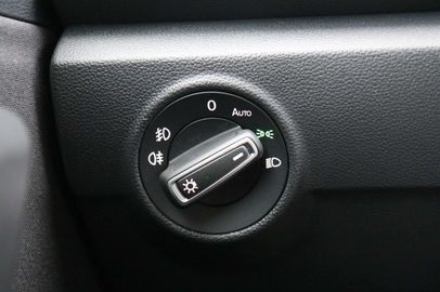 Car image 32