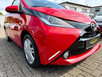 Car image 3